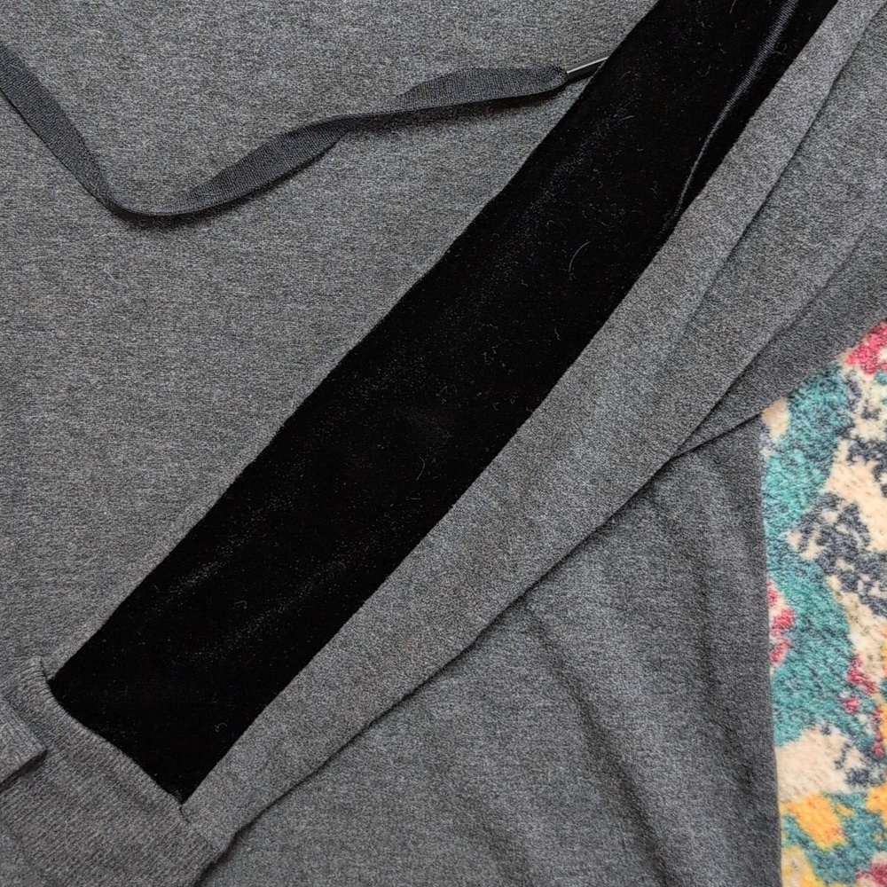 Beyond Yoga Soft Gray Hoodie with Velvet Detail Size Small - Picture 2 of 6